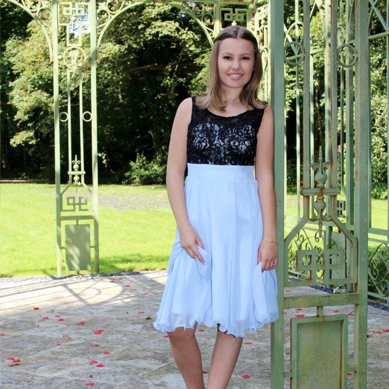 Konfirmationskleider 2024 In Tollen Farben Und Schnitten La Moda PALACE konfirmationskleider-2024-in-tollen-farben-und-schnitten-la-moda-palace