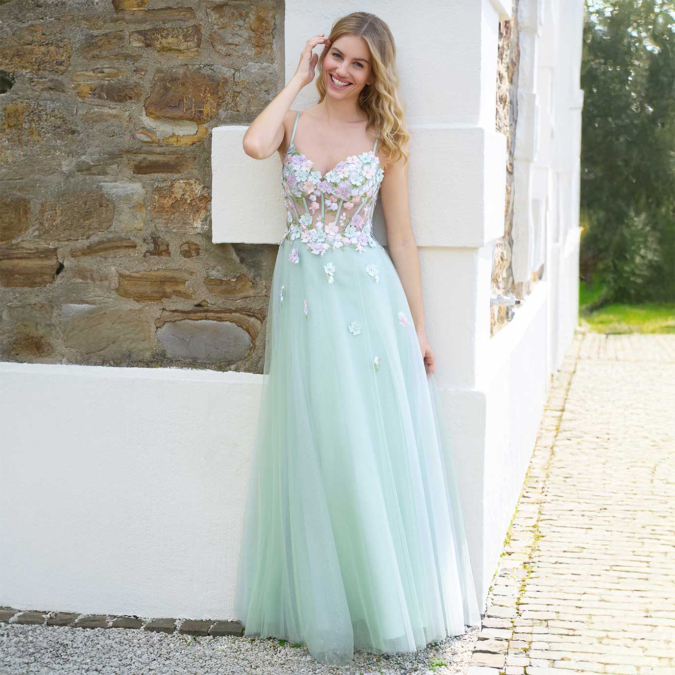 Abiballkleid aus zartem Tüll mit Blümchen Corsage